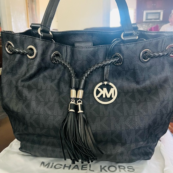 Michael Kors Black Textured Tote USED one time - Picture 1 of 1